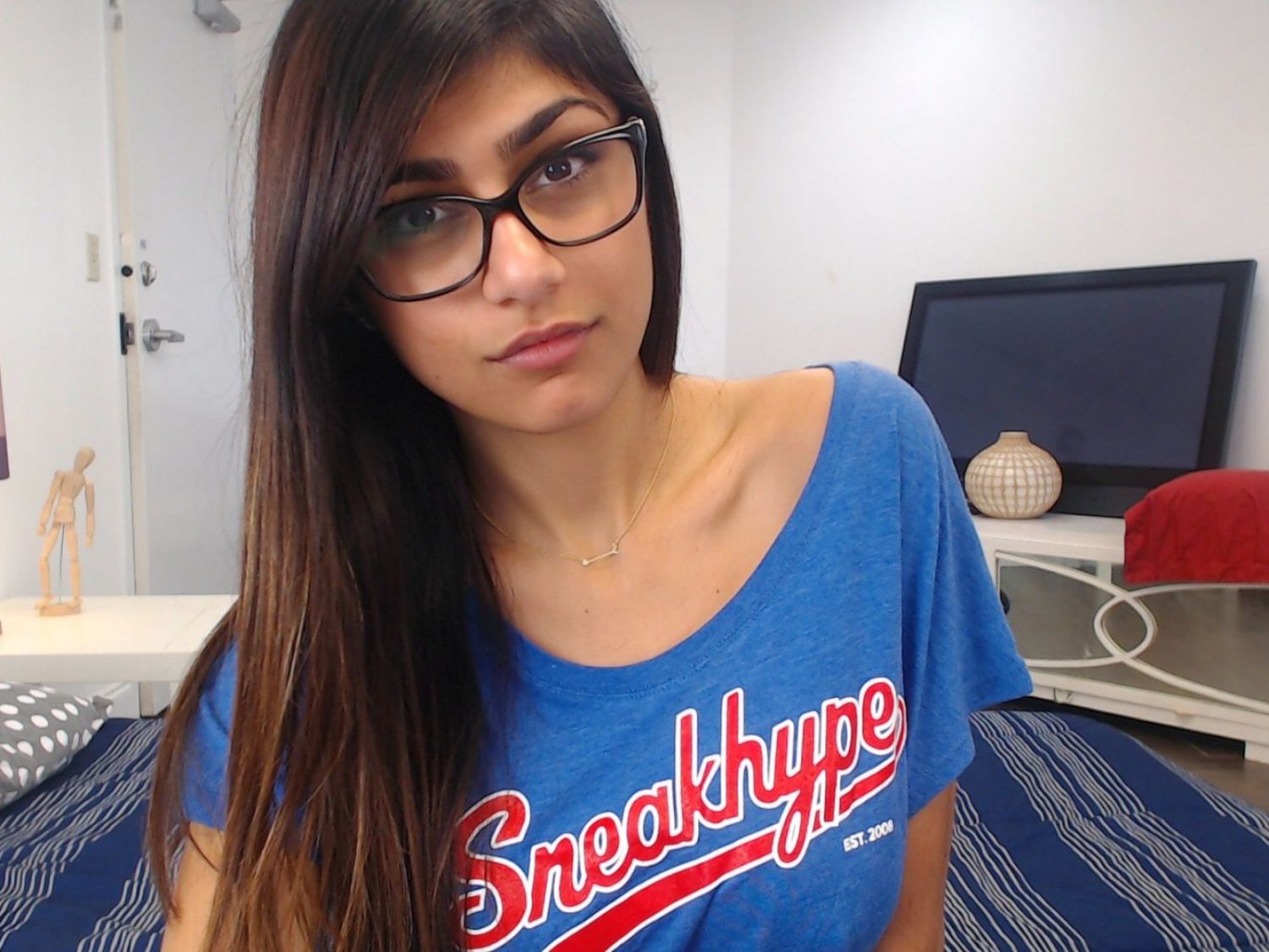 alireza baniasadi add Mia Khalifa Toy photo