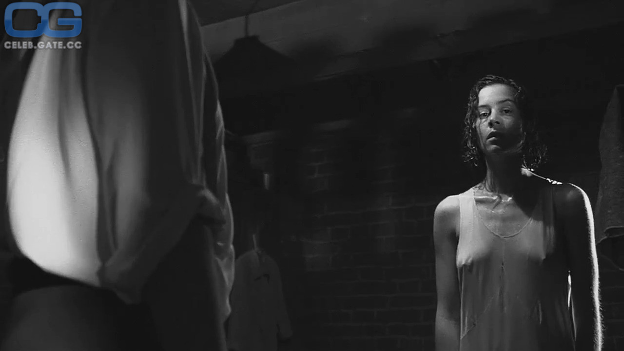 andy bethell add Embeth Davidtz Nude photo