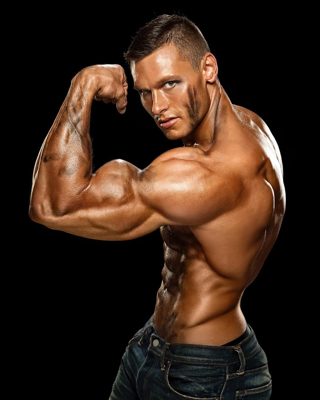 arnold ravelo add Muscle Man Cums photo