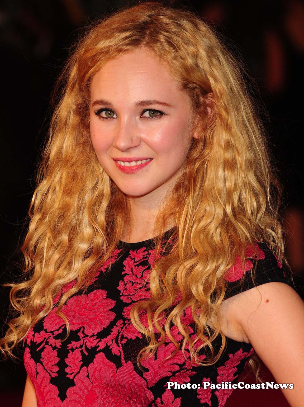 arvy ramos add Juno Temple Hot photo