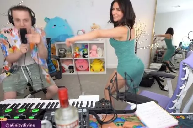 atul parab add Streamer Nip Slip photo