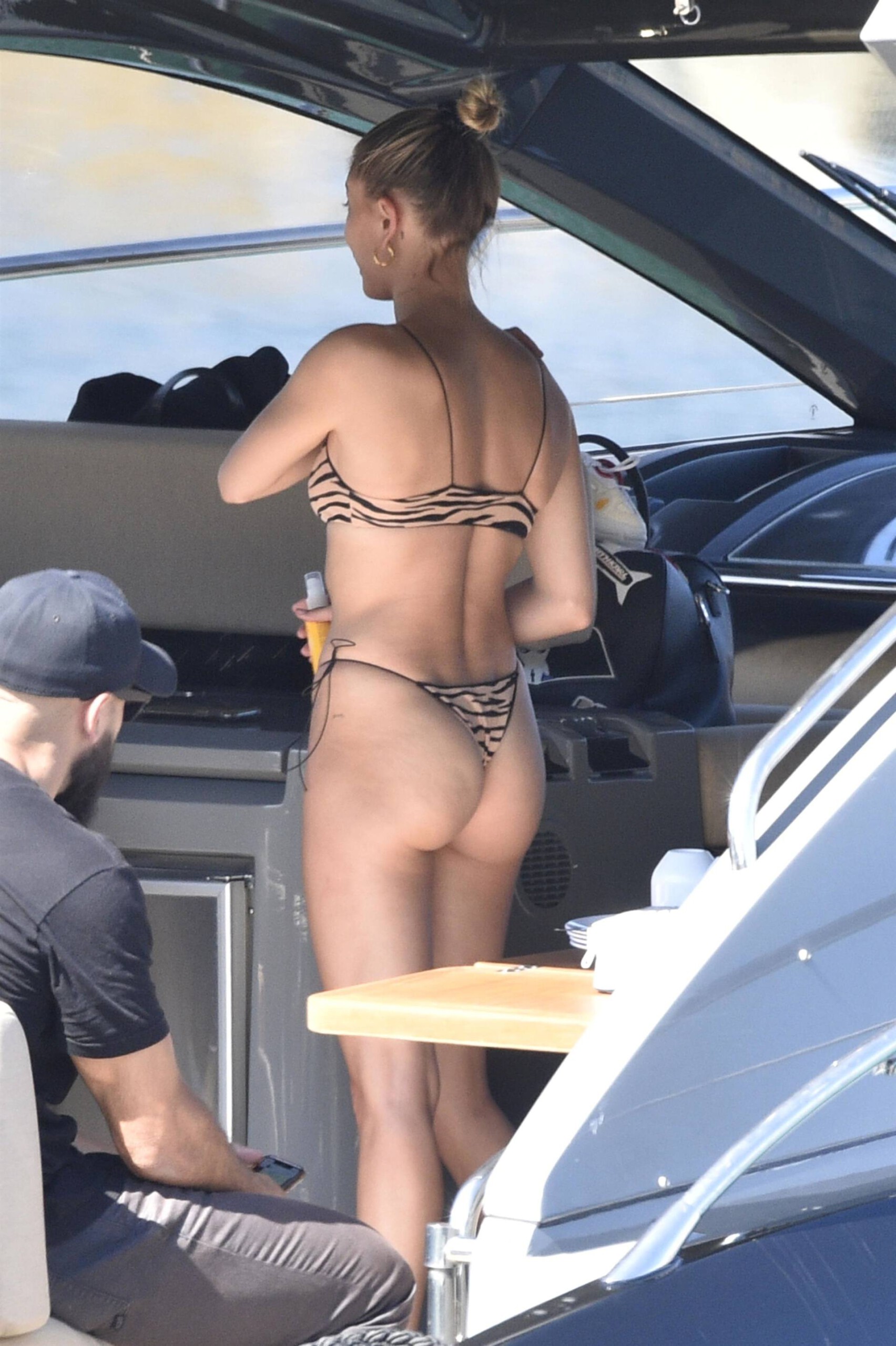 bobby kelvin add Hailey Baldwin Naked photo