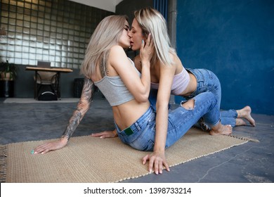 byron brazil add Hot Chicks Making Out photo