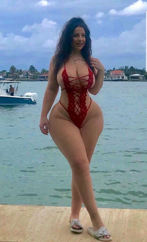alice dawson add Huge Boobs In Public photo