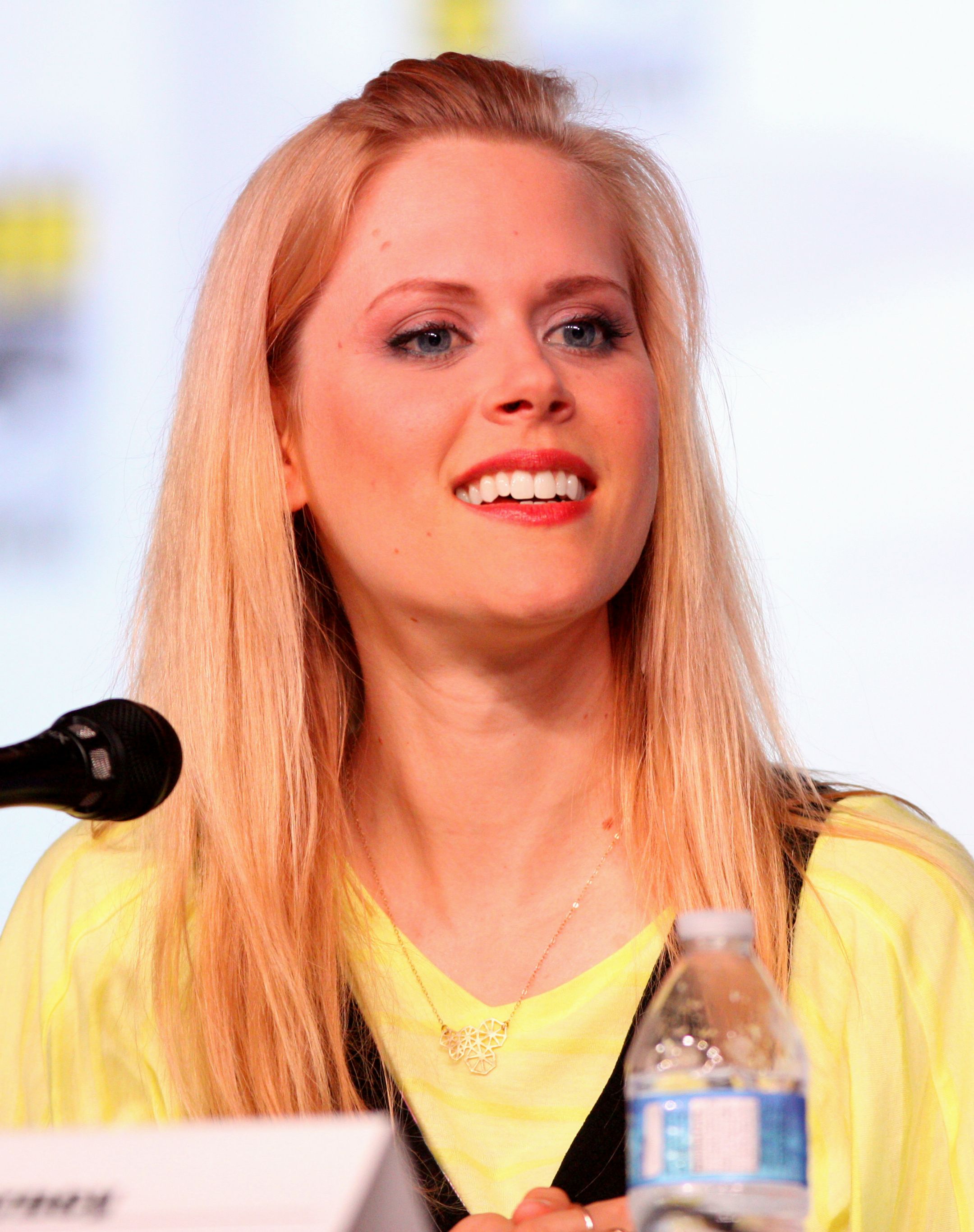 colby mann add Janet Varney Nude photo