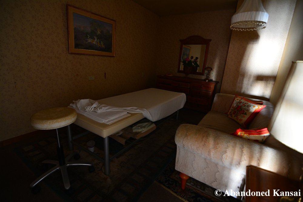 cheryl rodger add Japan Glass Room Massage photo