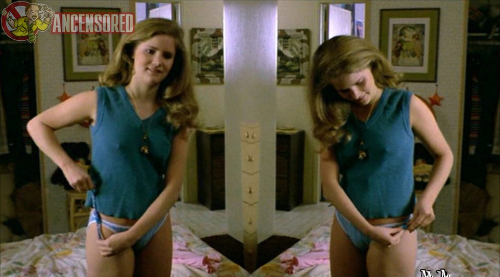 diane dombrowski add Jennifer Jason Leigh Bikini photo