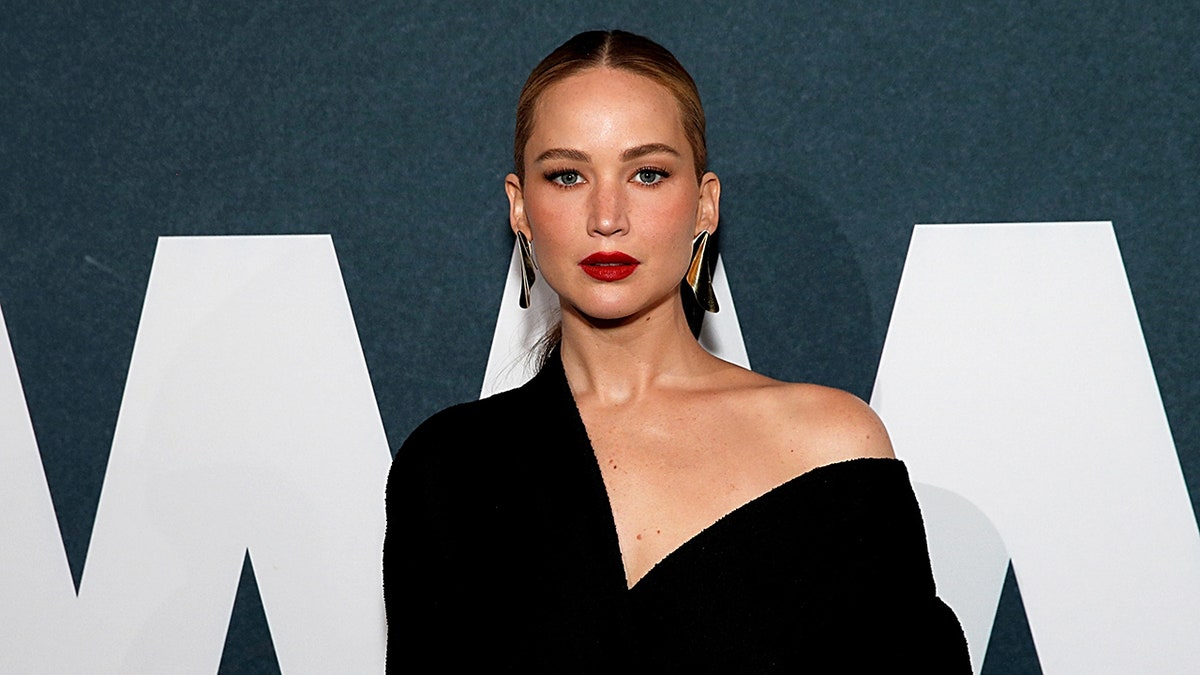 chris fell add Jennifer Lawrence Nude Frontal photo