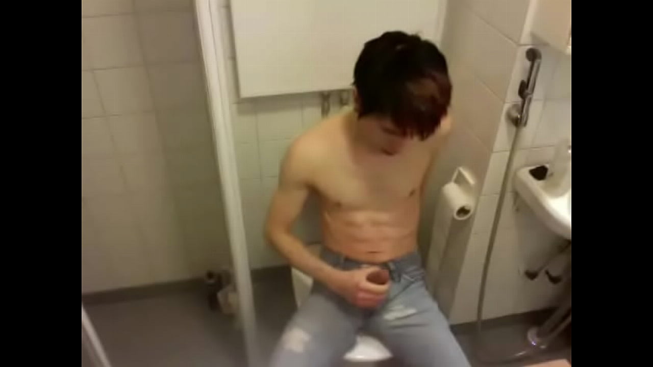 Jerking Off In Jeans 9250