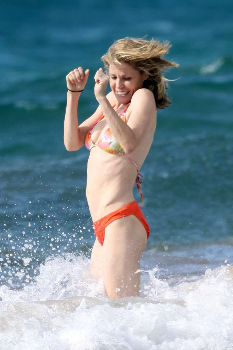 darren coxall add Julie Bowen Swimsuit photo