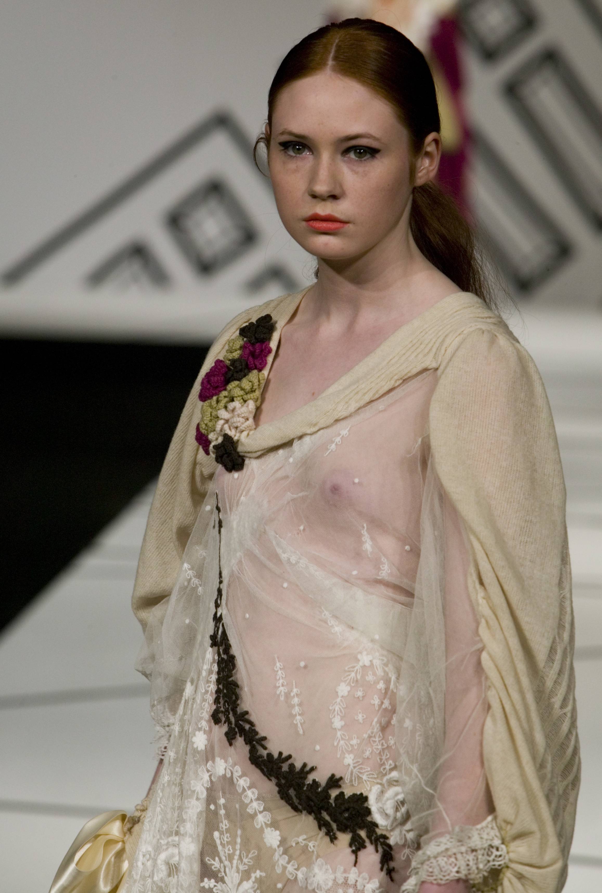 anna dubon add Karen Gillan Naked photo
