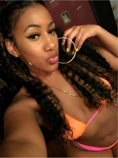 christina novita add Katy Leya photo