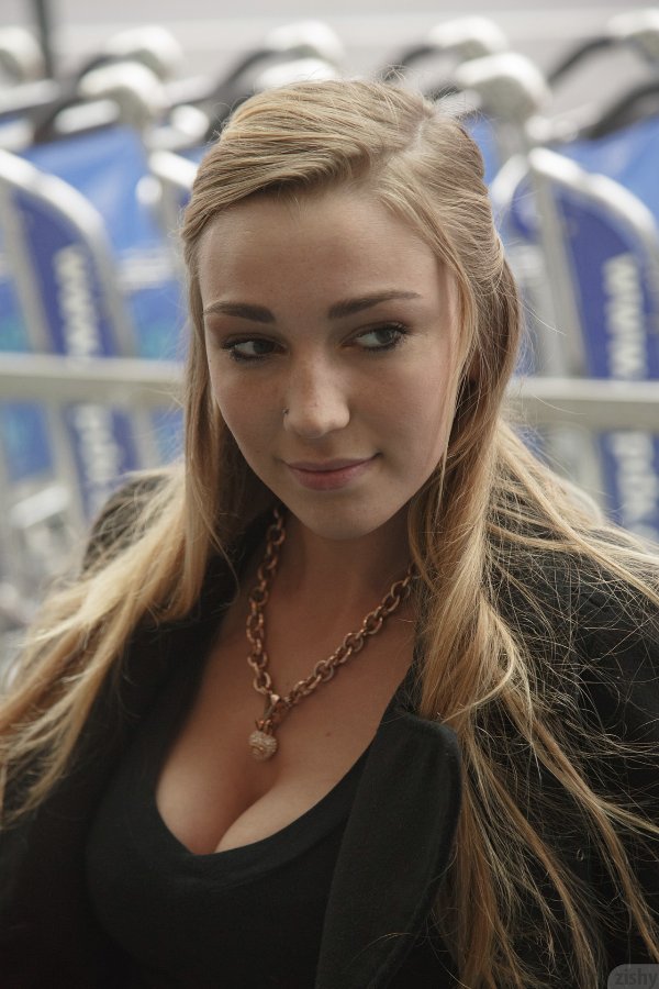 bala baba add Kendra Sunderland Flash photo