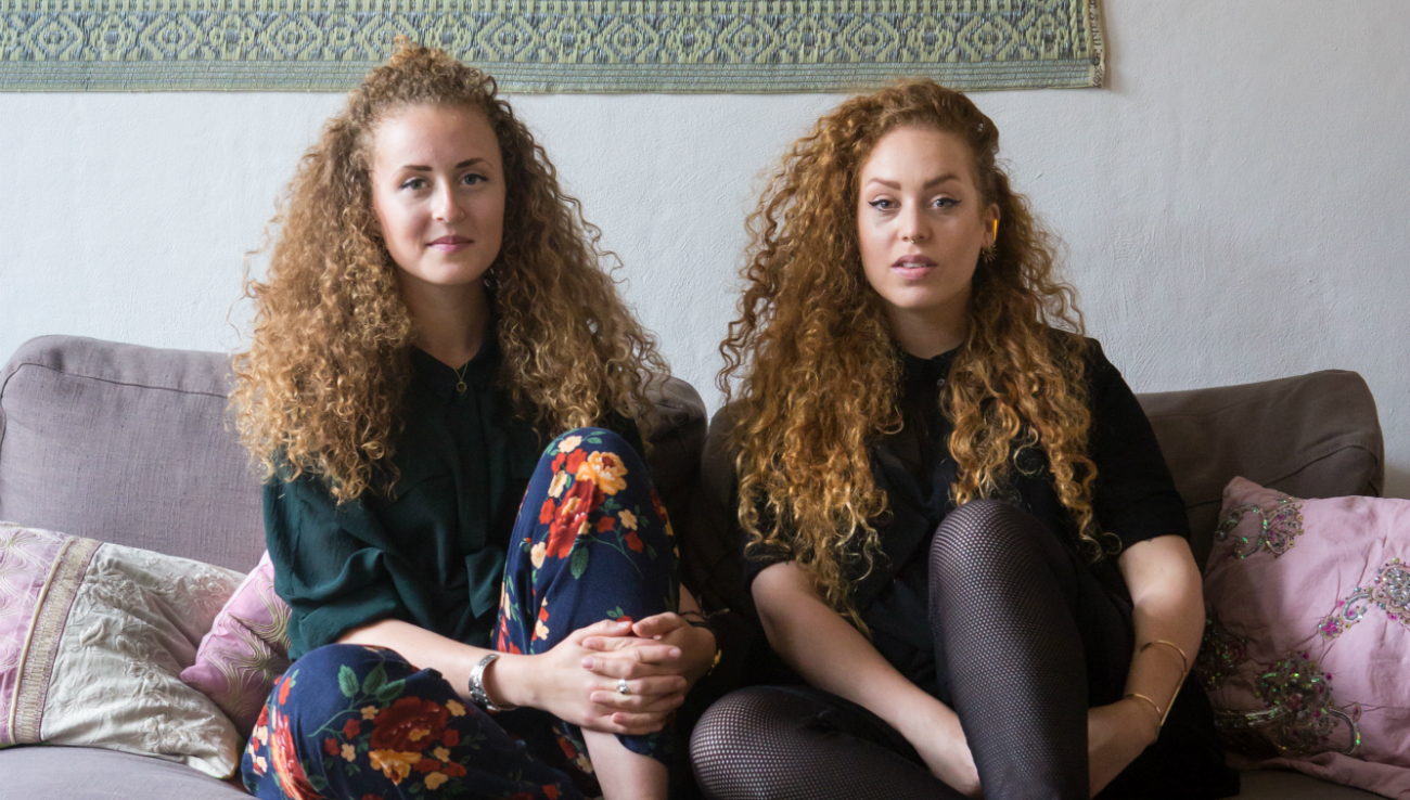 damian ward add Lesbiab Threesome photo