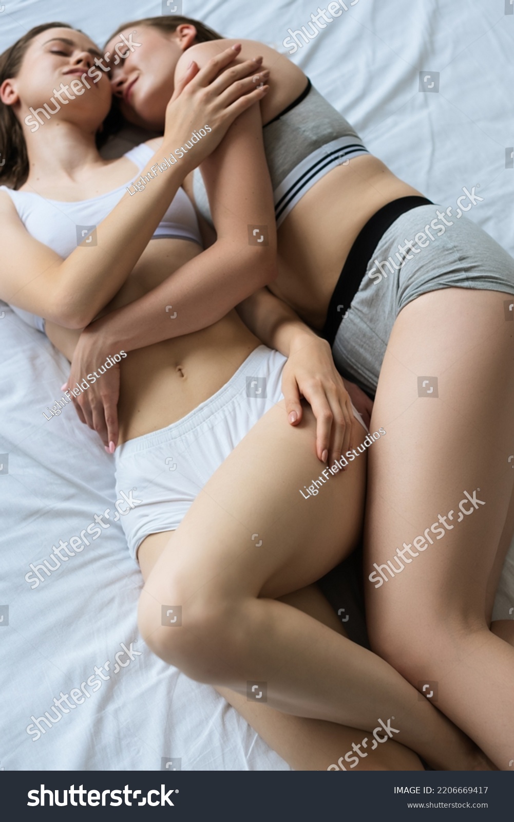 carol karimi add Lesbians Make Passionate Love photo
