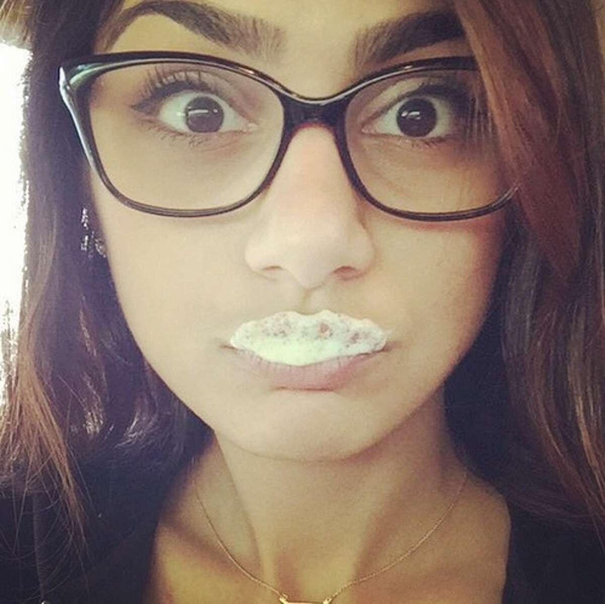 delmar lee add Mia Khalifa In The Tub photo