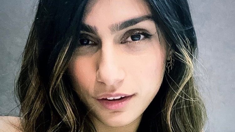 crystal deckman add Mia Khalifa Toy photo