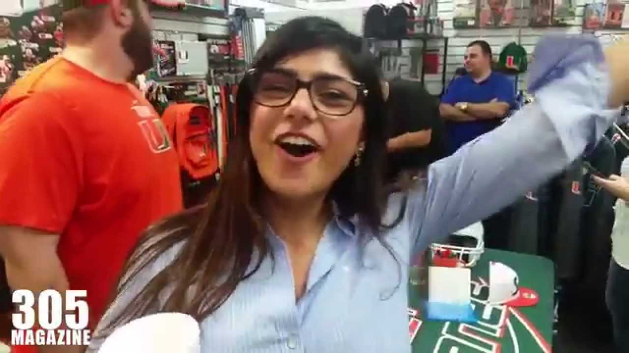 agus tri wahyudi add Mia Khalifa Toy photo