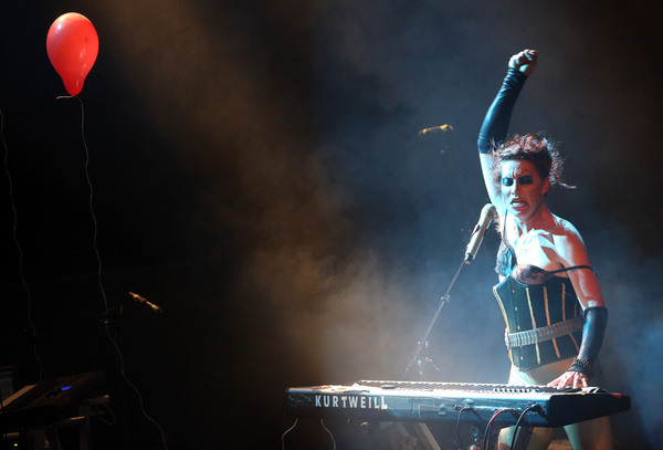 bice bolje add Naked At Concert photo