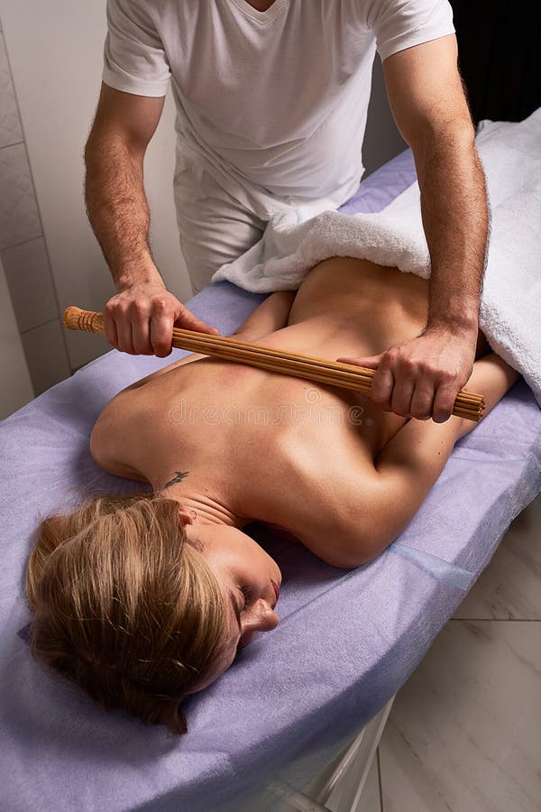 dengkul kopong add Naked Male Spa photo