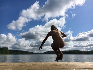 ayendhra nishadi add Naked Women Jumping photo
