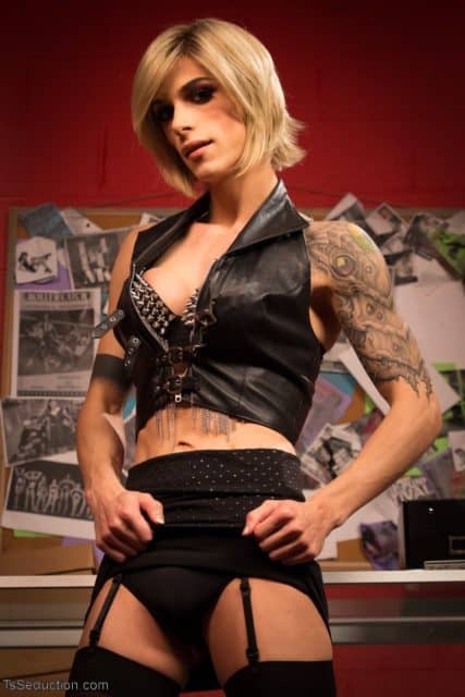 brokenheart heart add Nina Lawless Solo photo