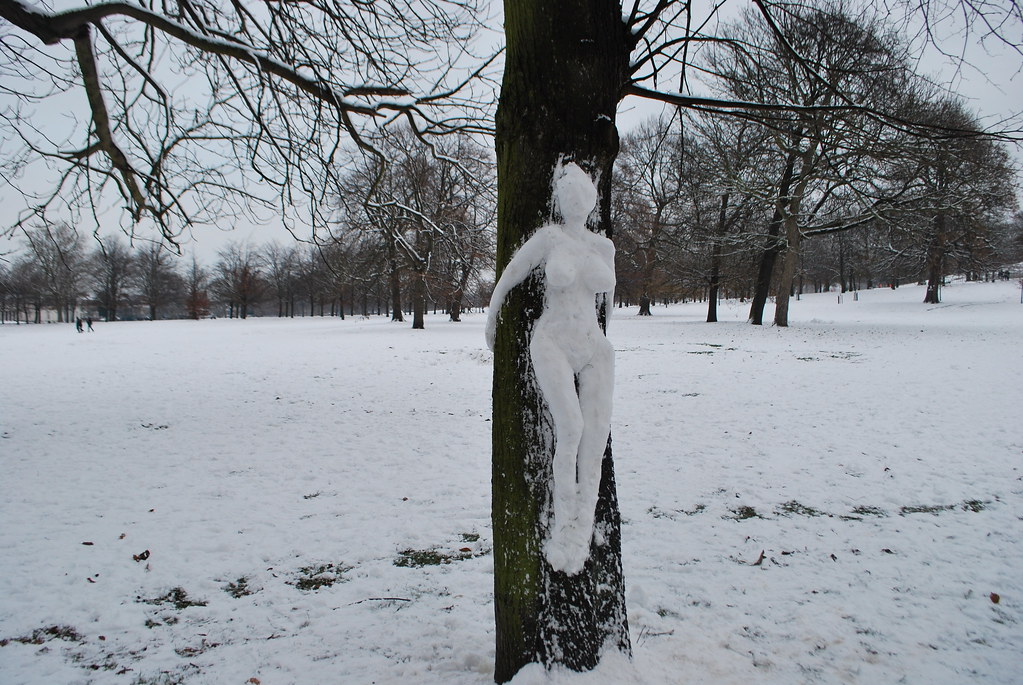 astri ariani add Nude Woman In The Snow photo