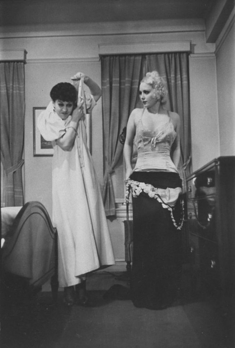 anthony sedlacek add Older Woman Undress photo