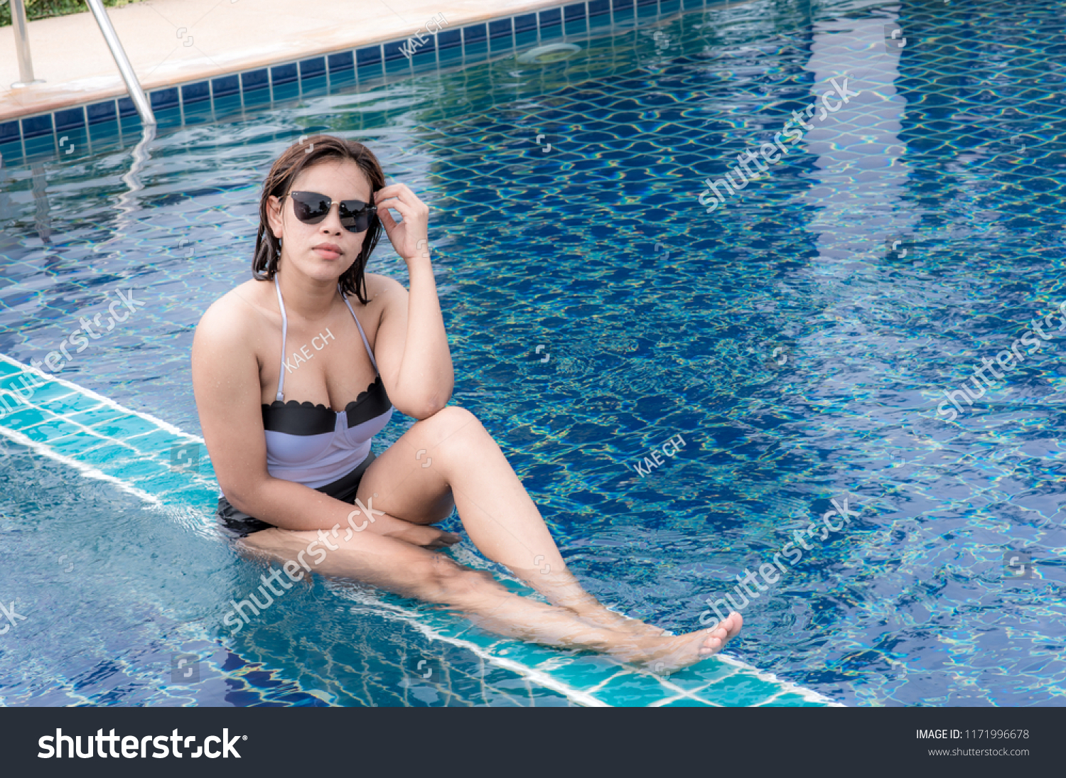 daisy barber add Pool Party Sex photo