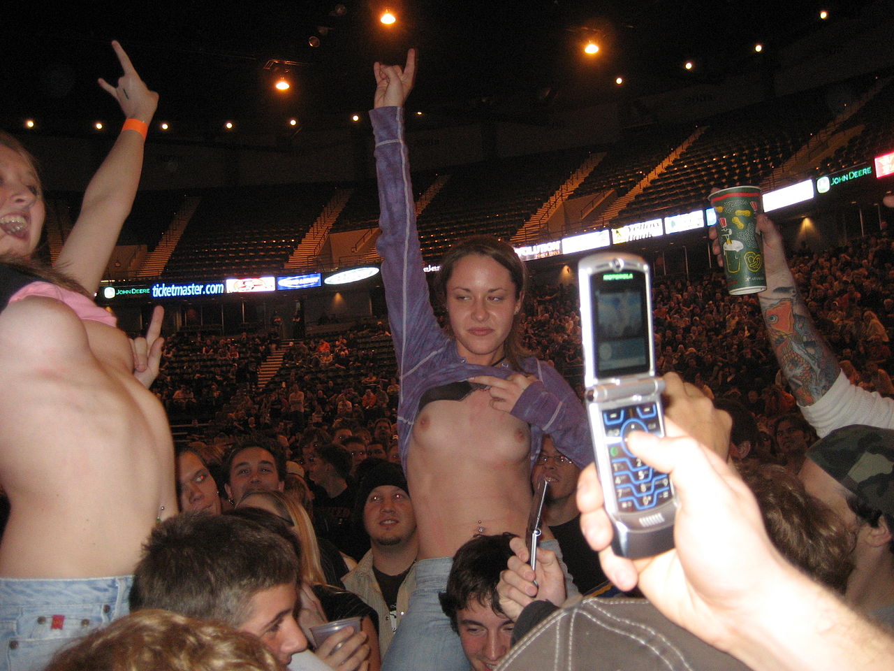 alex voils add Rock Concert Flashers photo