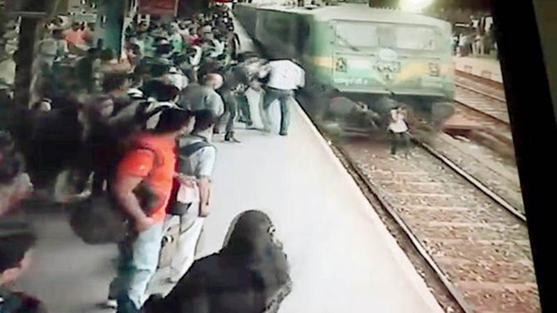 carlitos hernandez add Run A Train On Her photo