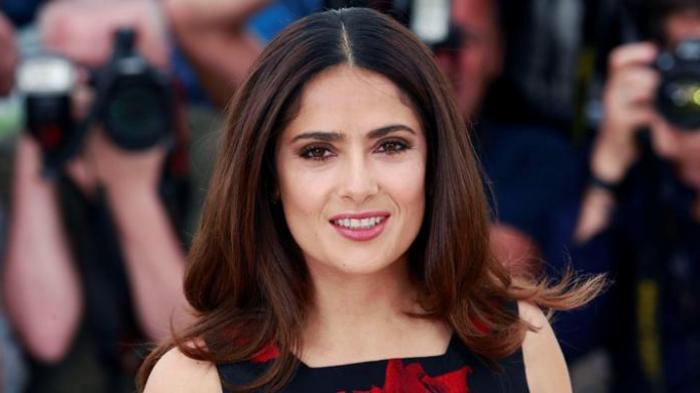 danielle iman add Salma Hayek Pornografia photo