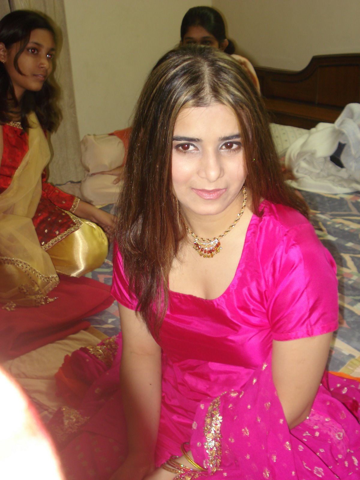 curtis reinhart add Sexy Of Pakistan photo