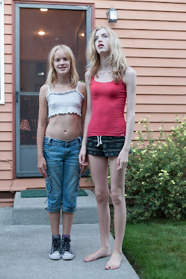 arka das add Skinny Chick Huge Tits photo