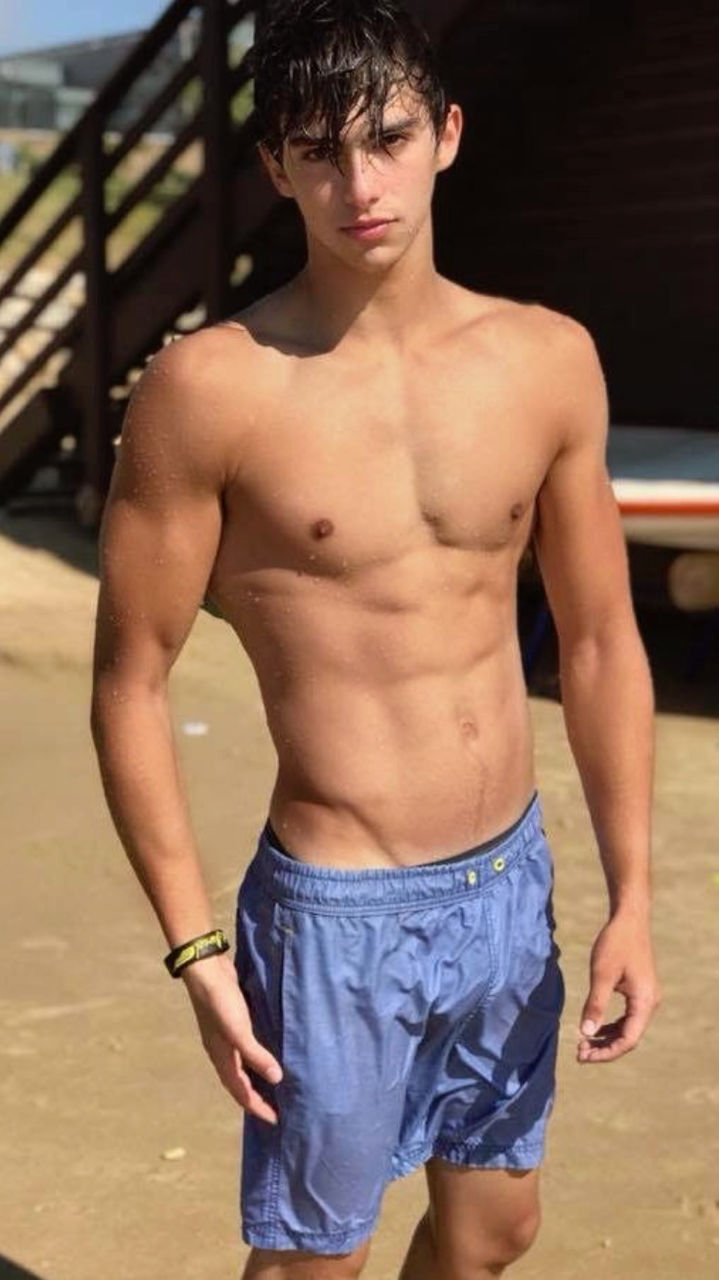 ciocan andrei add Straight Guys Xxx photo