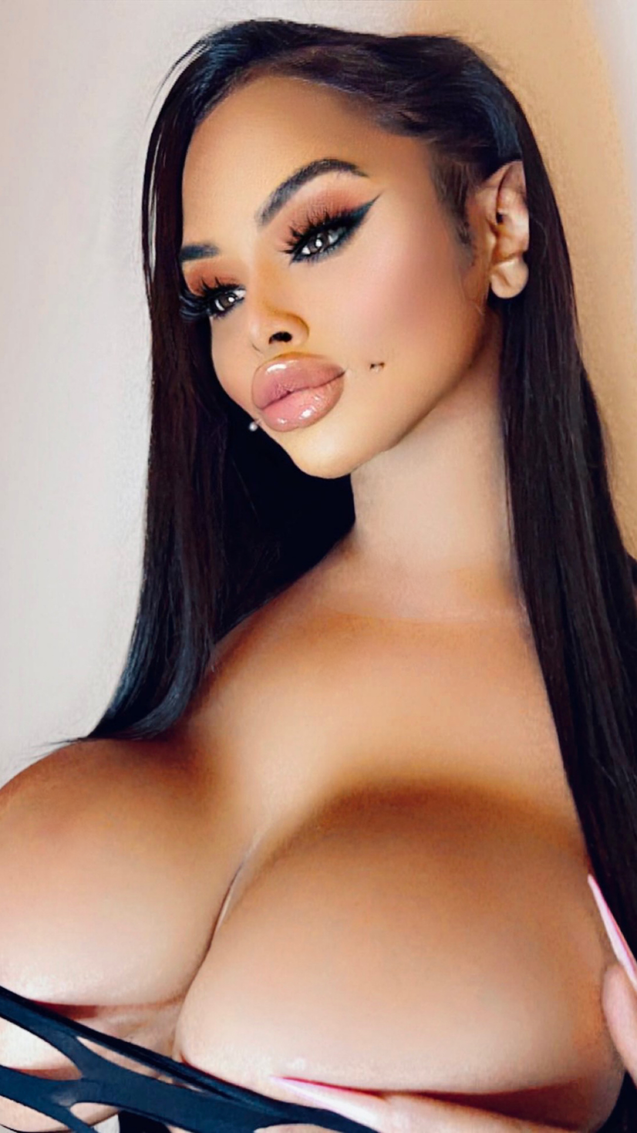 claudia larisa add Ts Kendra Love photo