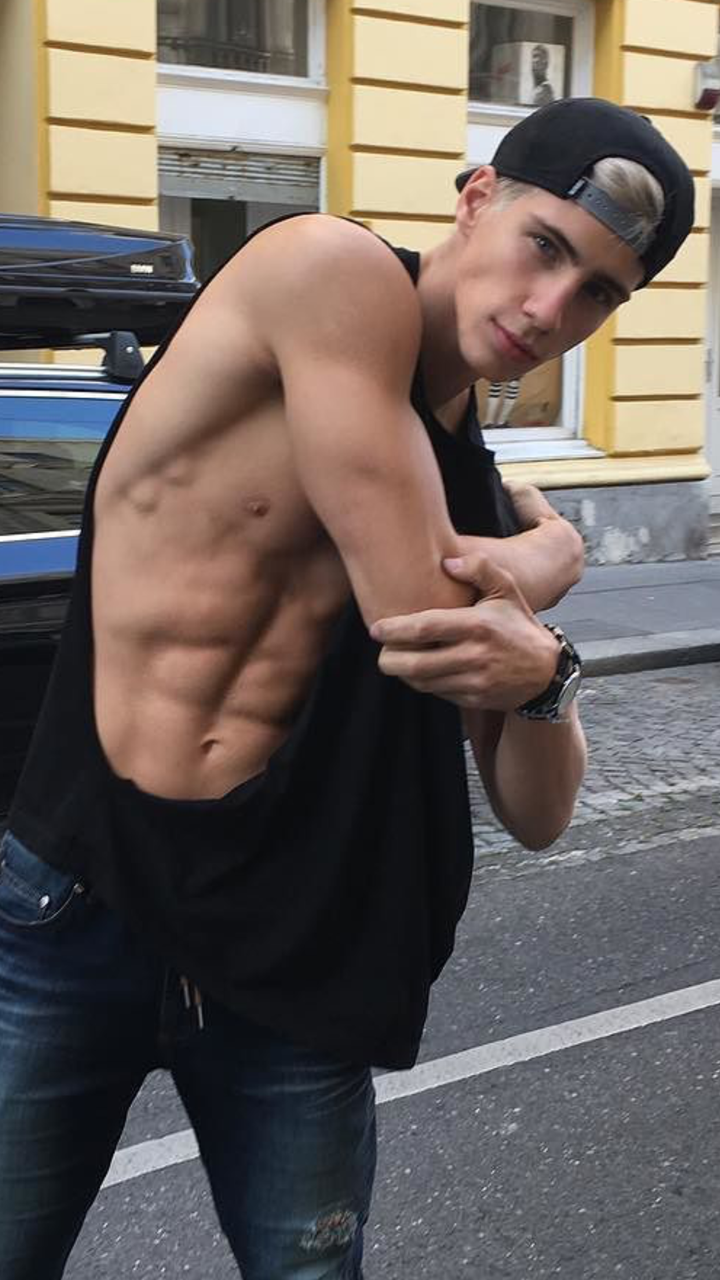 apple dejesus add Twinks Cim photo