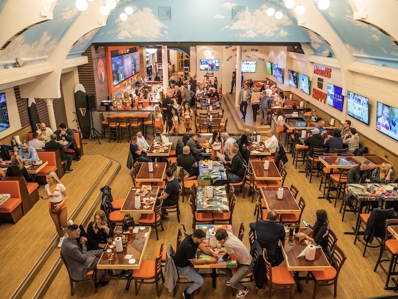 abdullah alsharqi add Welcome To Big Hooters photo