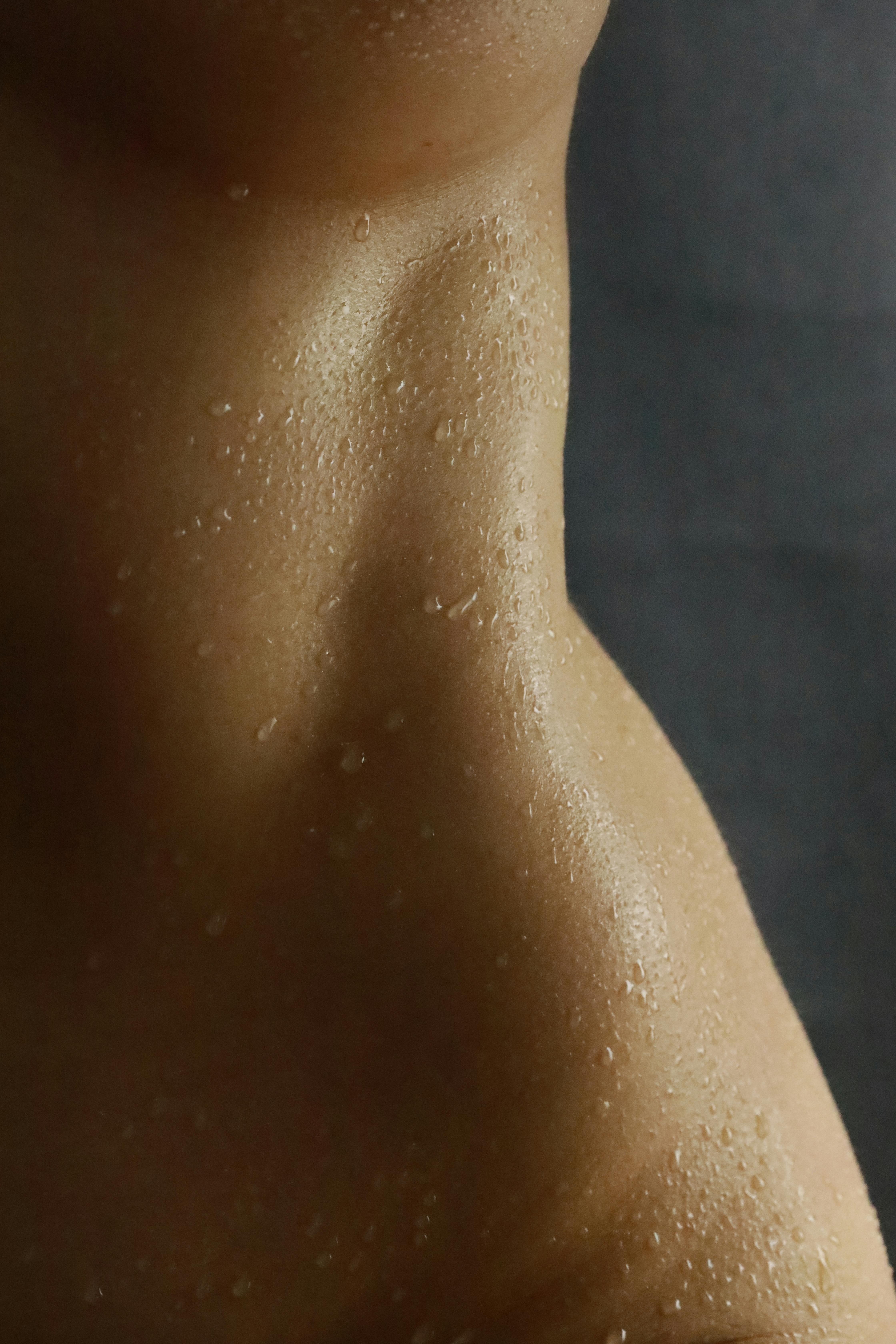 Wet Naked Women 1650
