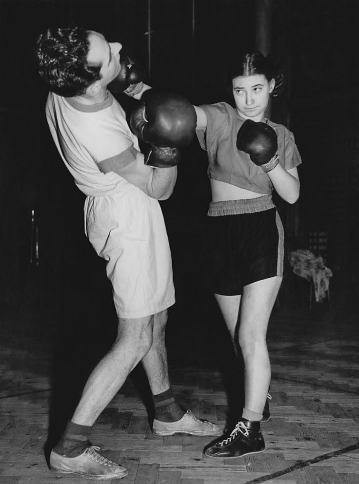 andrea fresa add Women Naked Boxing photo