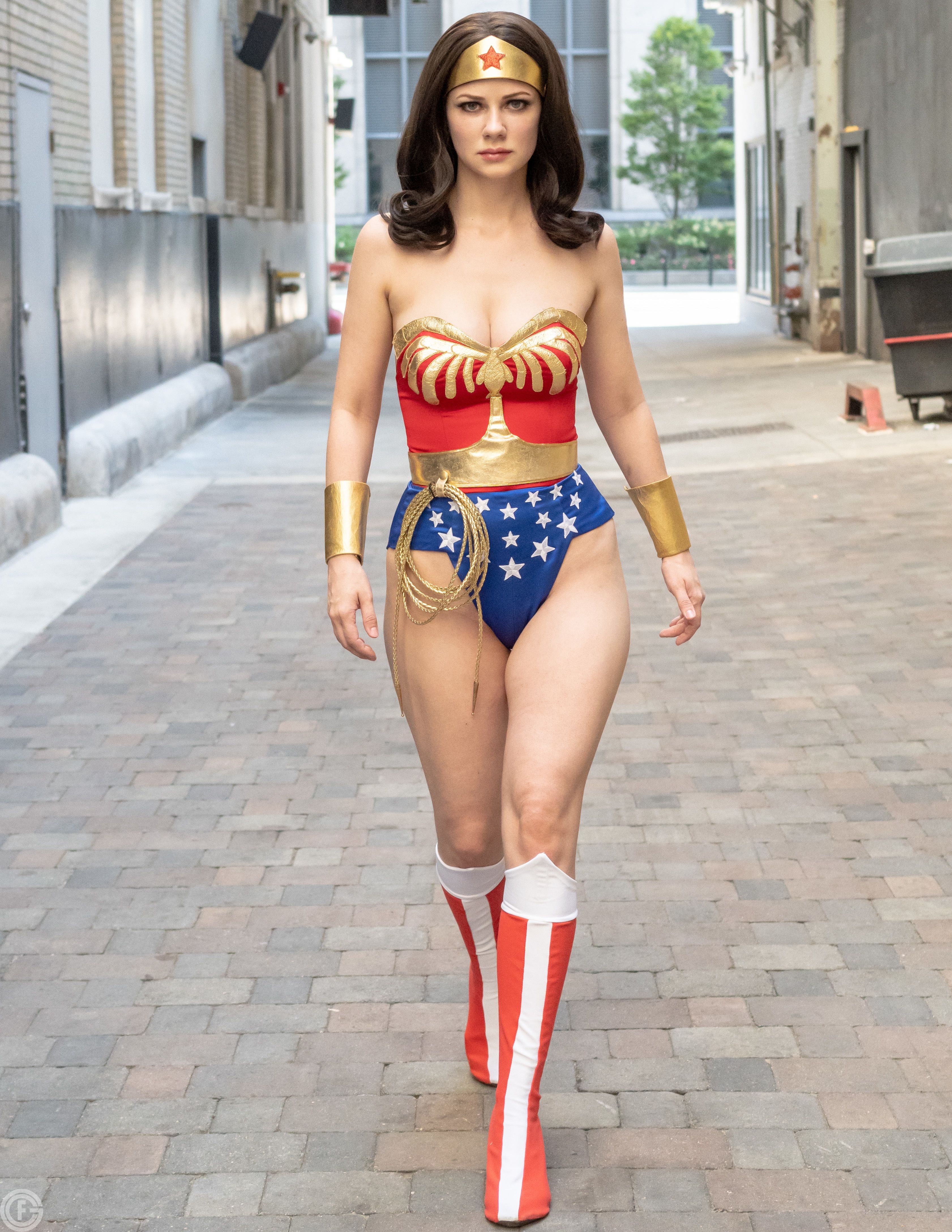 ahmad rivai add Wonder Woman Henti photo